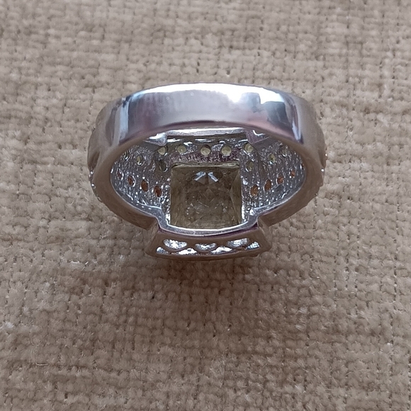 Silver Tone Square Cut Light Green Glass Ring - Picture 7 of 12